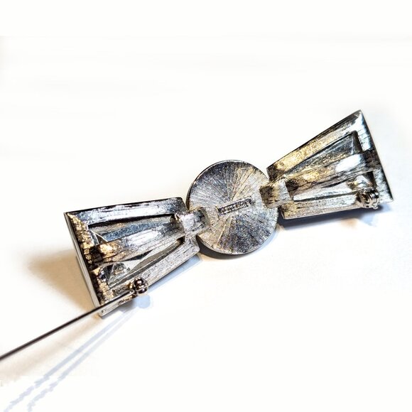 Vintage SIGNED RICHELIEU silver tone FAUX PEARL BROOCH PIN - Picture 4 of 5